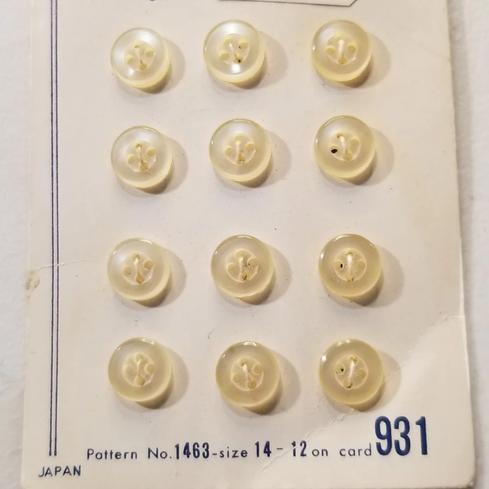 Costumakers Vintage‎ Buttons 4 Hole Size 14 Ivory Round 931 Pattern No 1463